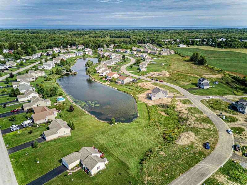 Birds-eye-view of home community near Rochester