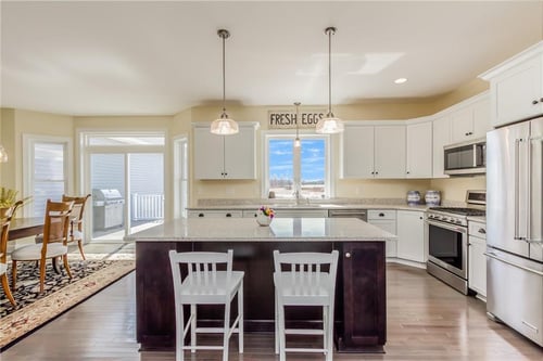 Oconnell.8298wesleyrd.2019.kitchen.diningroom.island.slidingglassdoor.transom