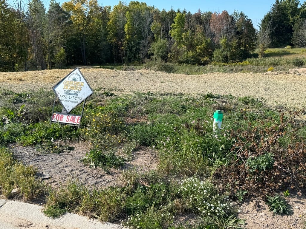 Available lot in Southgate Hills, NY in the Greater Rochester area